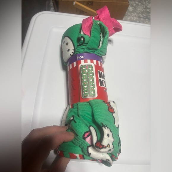 NWT Hello Kitty Ladies Sleep Pants Size Medium & XL. Green Christmas Design - Picture 7 of 8